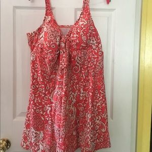 Brand unknown sz 22w coral and white comes from a smoke free home